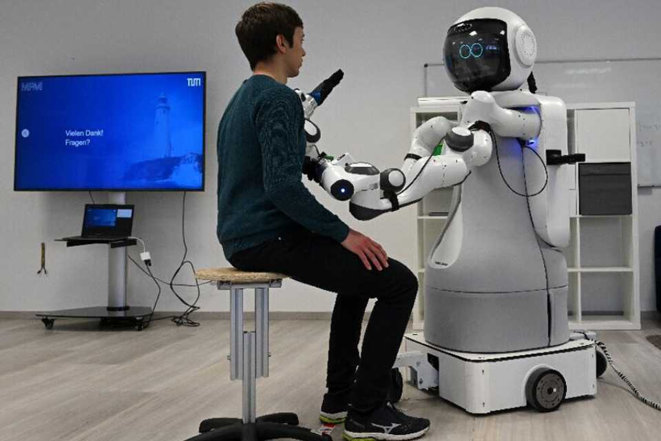 Startup crea robot humanoide