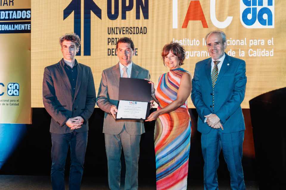 Universidad peruana recibe certificación internacional