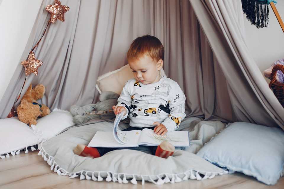 ¿Cómo empezar a leerle a tu bebé y por qué?