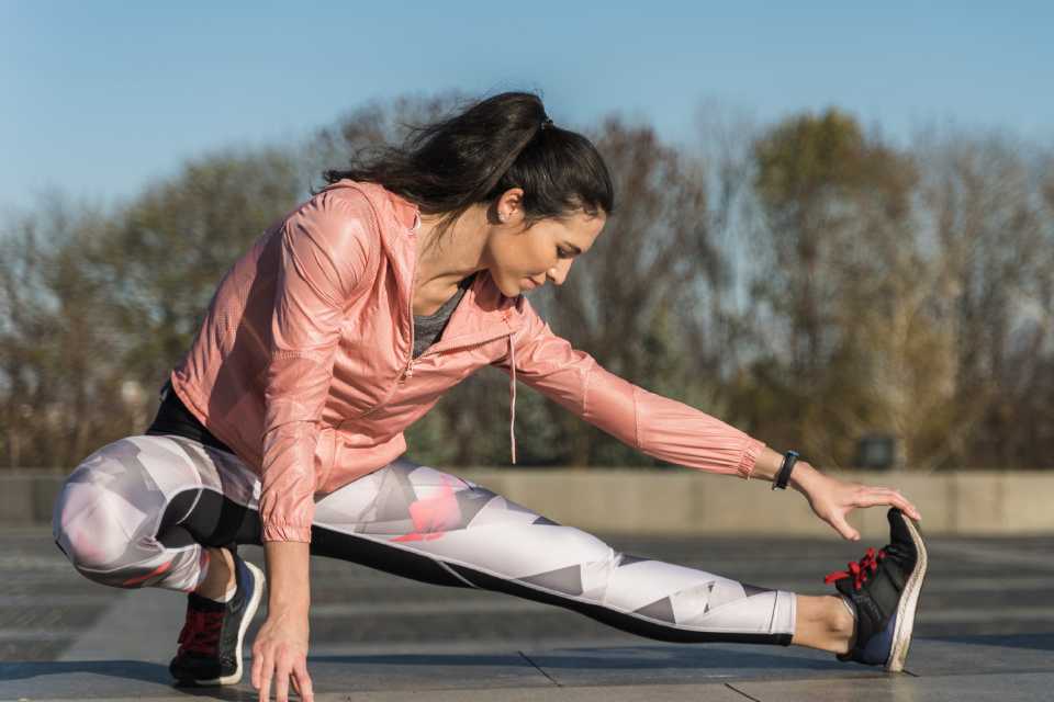 ¿Estas estirando correctamente? Lo que no sabías sobre los estiramientos antes y después de correr