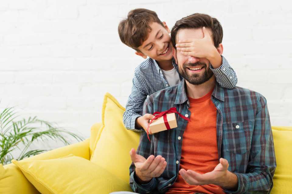 4 ideas de regalo para papá, según su estilo de vida