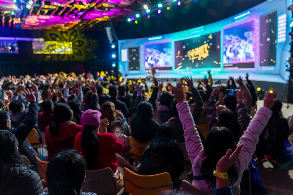 Comet Fest 2025 inspira a 20,000 jóvenes peruanos a construir su futuro académico