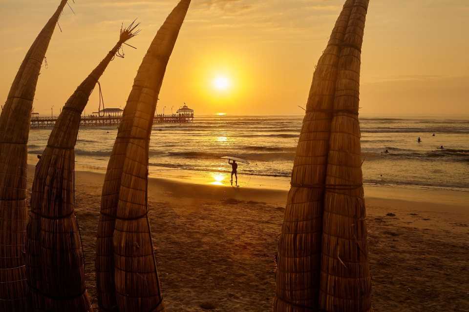 Corona lanza concurso para viajar a una de las 3 playas peruanas más icónicas del mundo