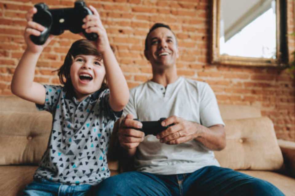 DÍA DEL PADRE 2025: ¿Qué compran los papás peruanos según generación?