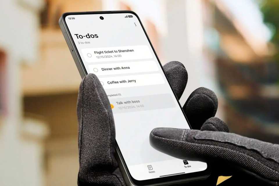El OPPO A5 Pro también responde a tus guantes
