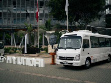 Hyundai entrega dos modernas unidades a la Universidad Ricardo Palma