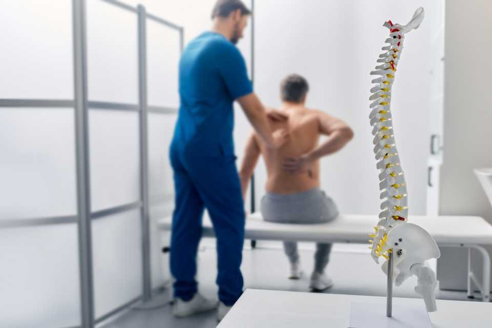 Lumbalgia: causas, alertas y recomendaciones para evitarla