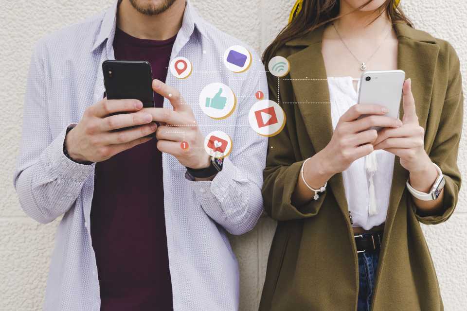 Redes sociales: el 61.3% de peruanos decide qué comprar tras ver contenido online