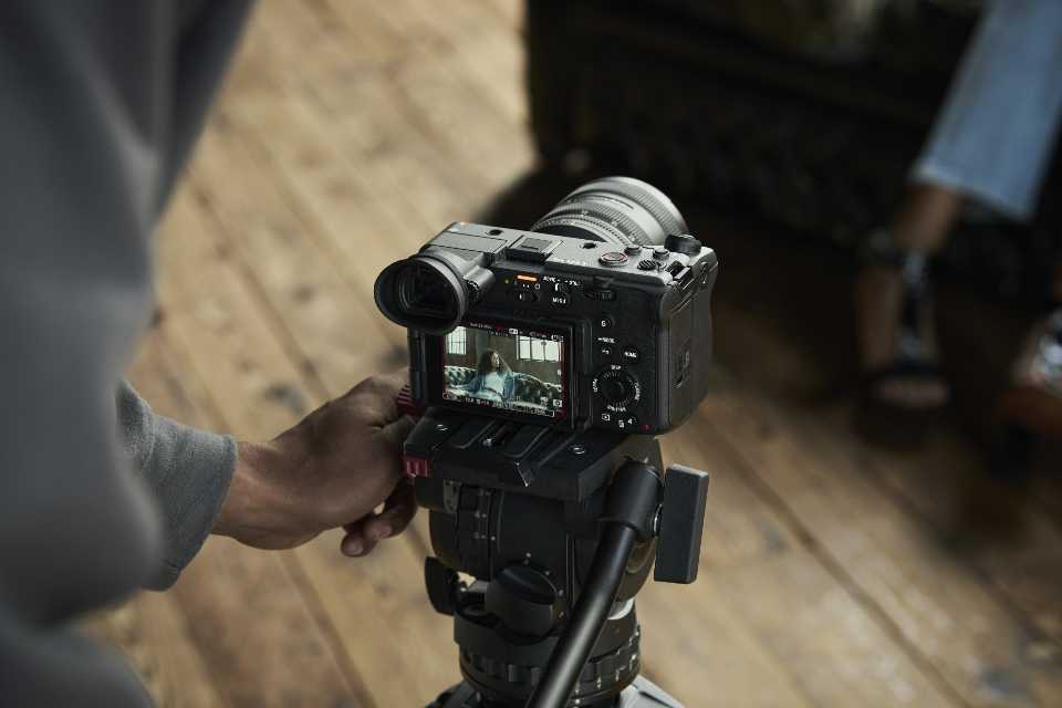 Sony presenta la cámara compacta FX2