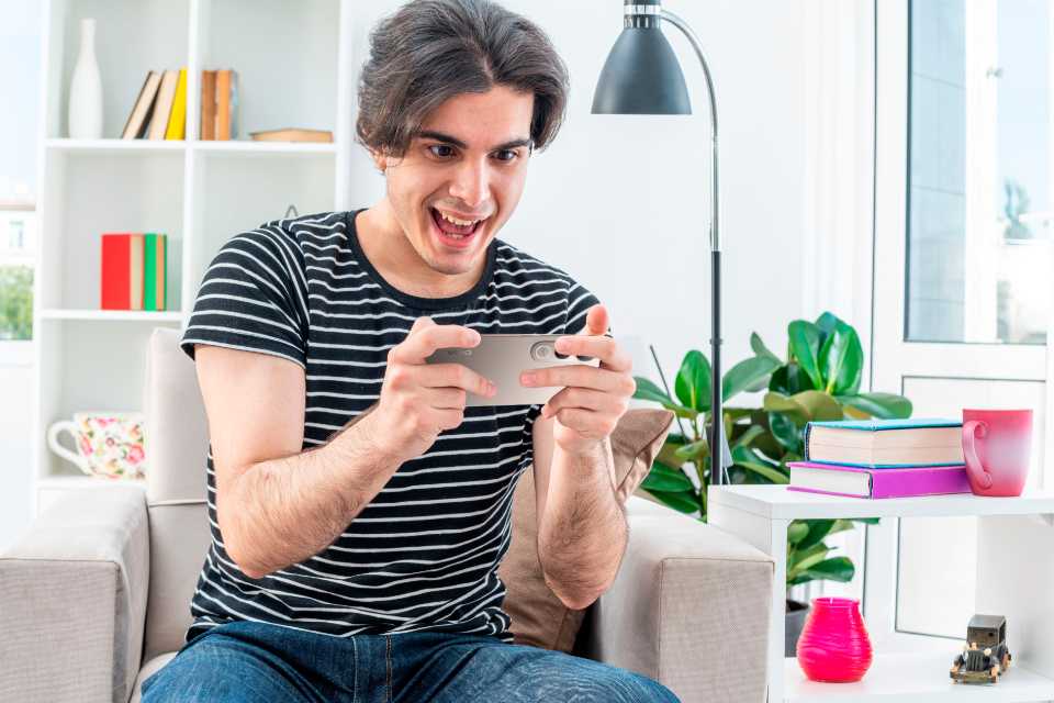Cómo optimizar el rendimiento del celular al momento de jugar