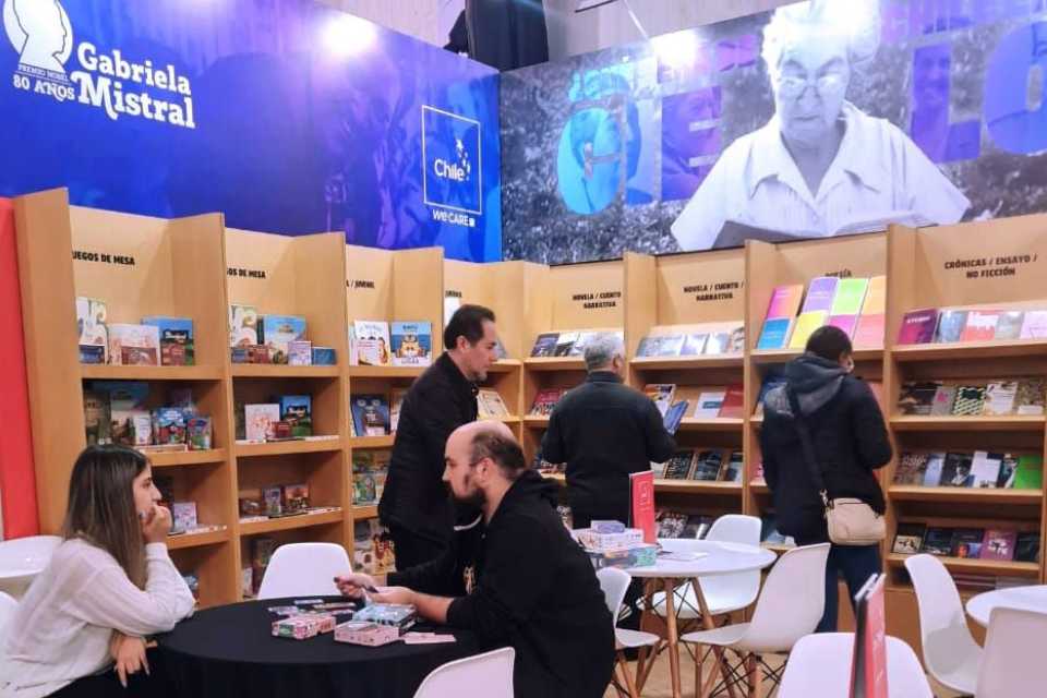 FIL Lima 2025: Chile destaca con variada propuesta editorial