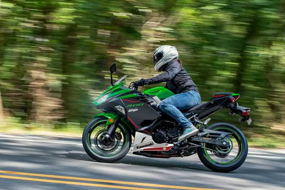 ¿Cómo viajar seguro en moto según el destino y el clima?