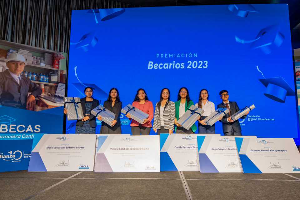 Financiera Confianza lanza convocatoria nacional de becas