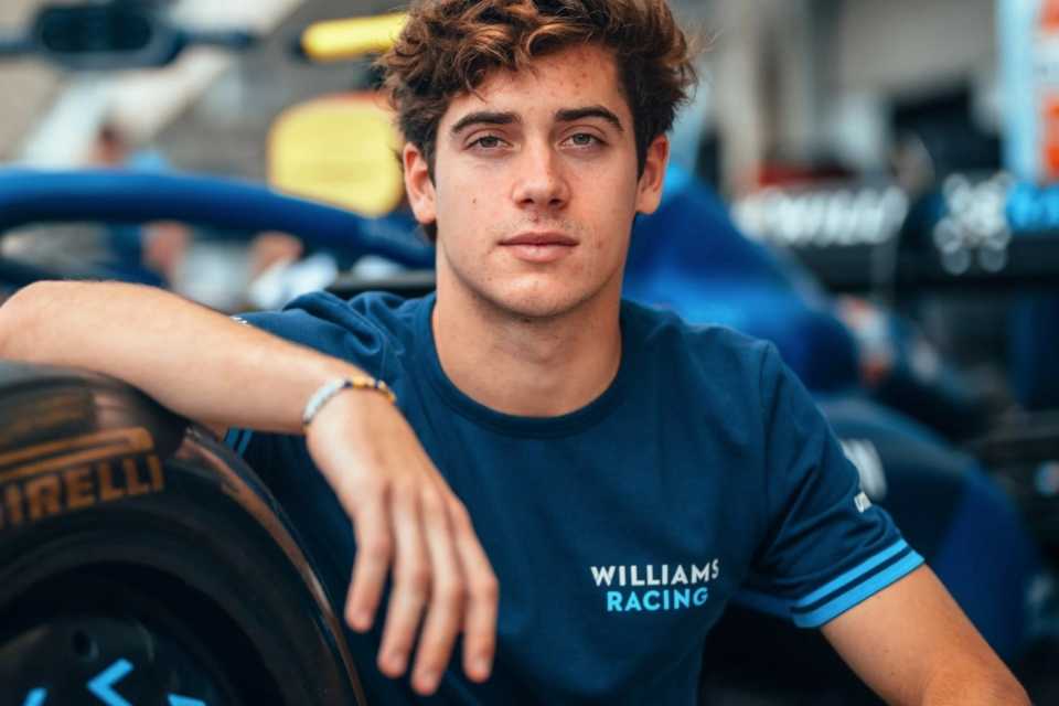 Franco Colapinto firmó alianza con Claro