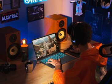 Lo que nunca debes hacer con tu laptop: 5 errores comunes que pueden arruinar tu pantalla