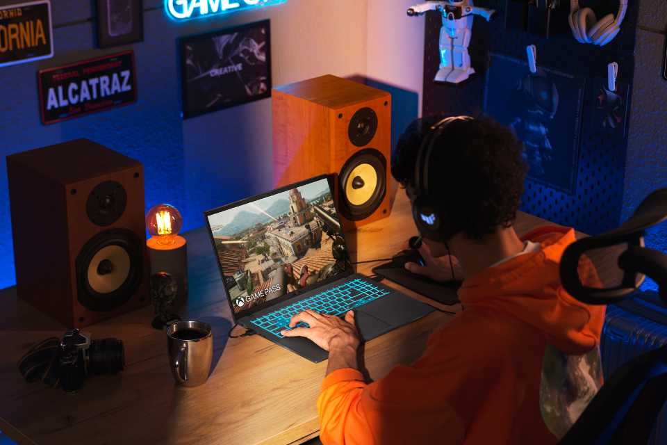 Lo que nunca debes hacer con tu laptop: 5 errores comunes que pueden arruinar tu pantalla