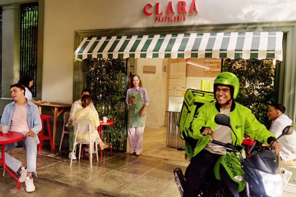 inDrive lanza nuevo servicio de entregas para negocios