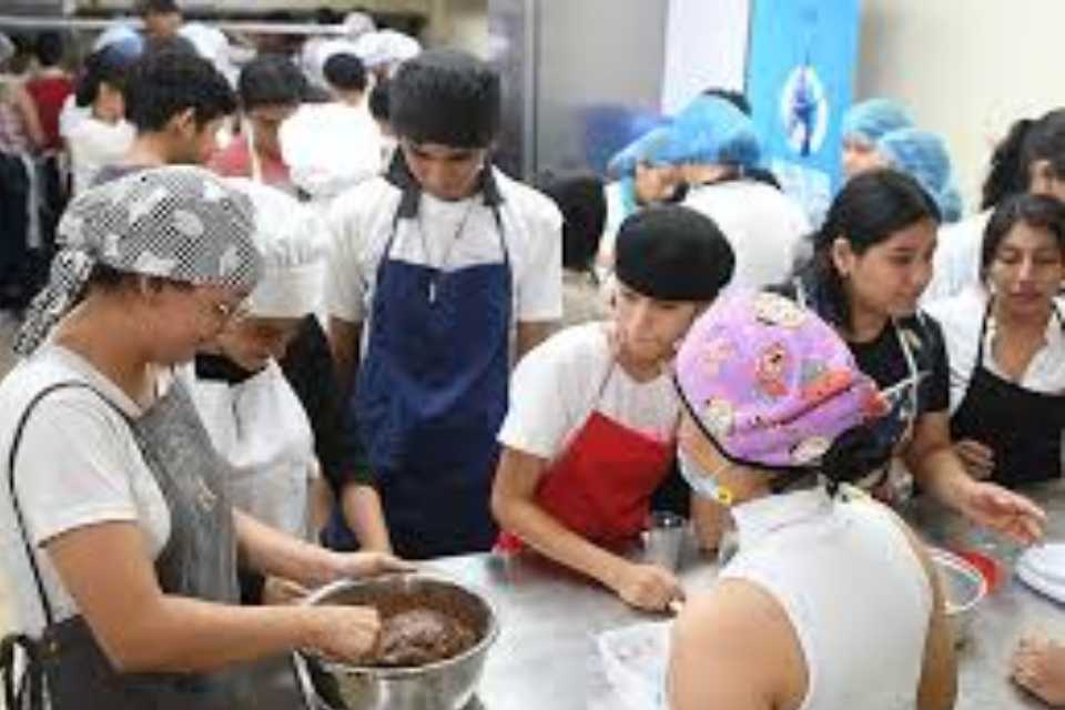 ¿Cómo emprender en repostería desde casa?