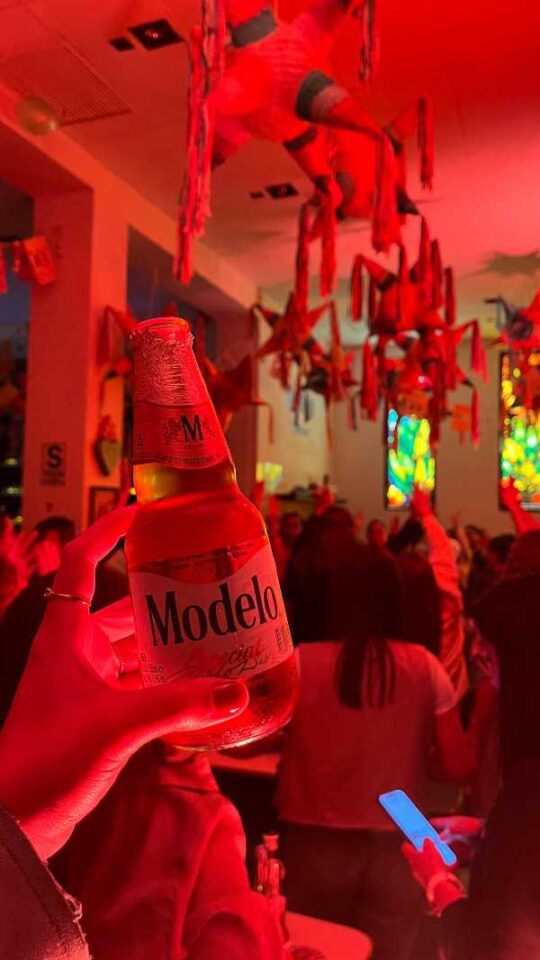 Peruanos creen que bares impulsan economía