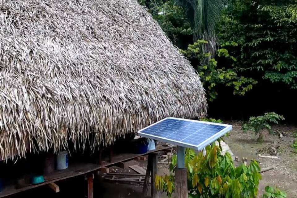 ACCIONA.ORG: Extiende servicio eléctrico en Amazonía