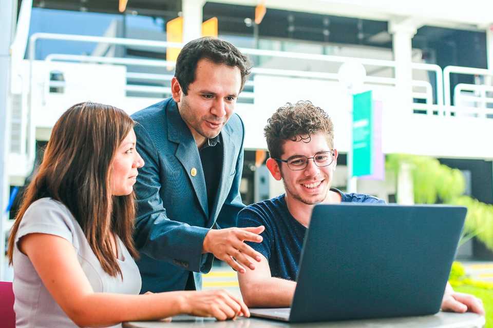 BlueSpace: El futuro de la educación híbrida