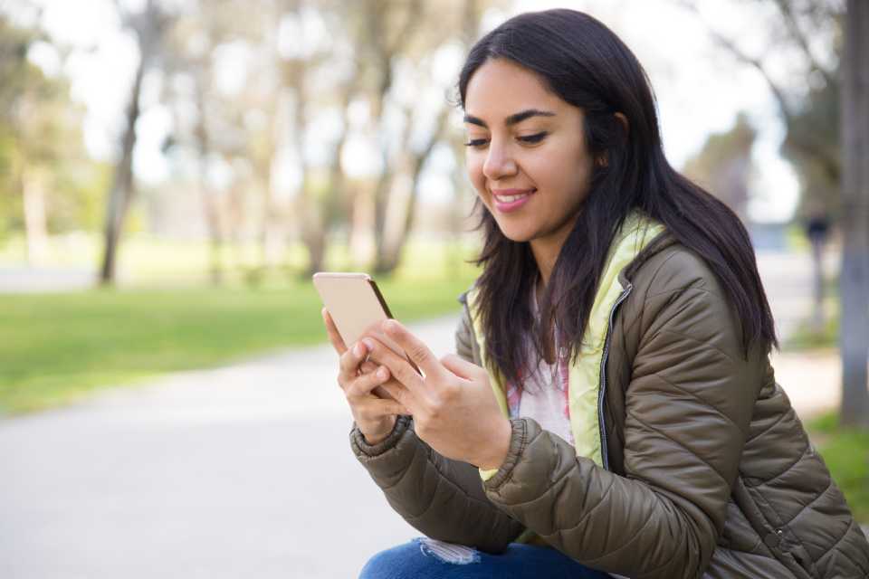 Cómo usar el celular sin sobrecargar la vista ni la mente