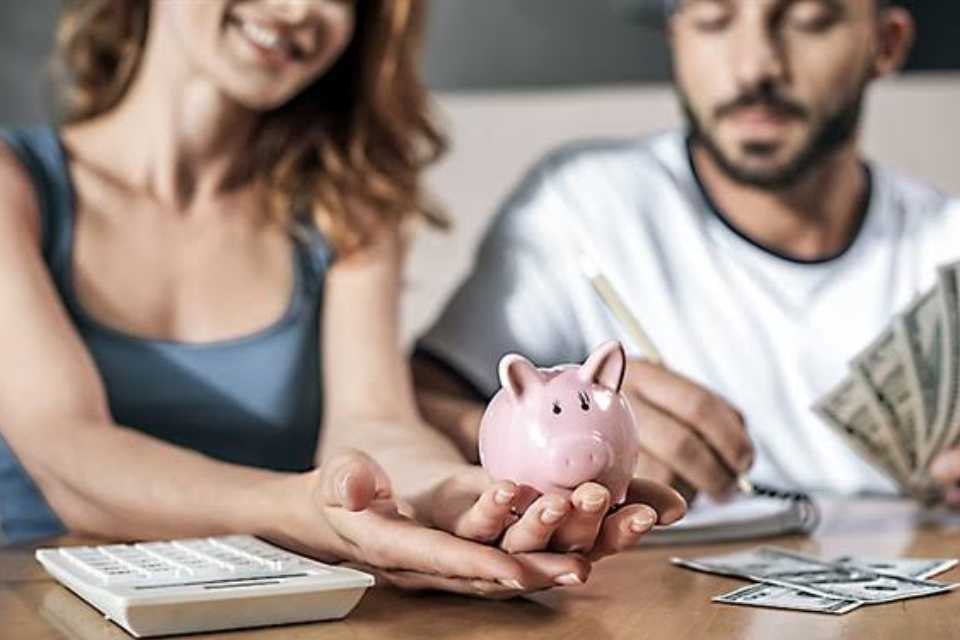 Equilibra tus Finanzas con Ahorro e Inversión