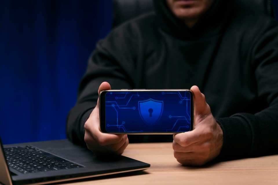 Fraudes por WhatsApp y llamadas falsas: cómo actuar ante las estafas más comunes por celular