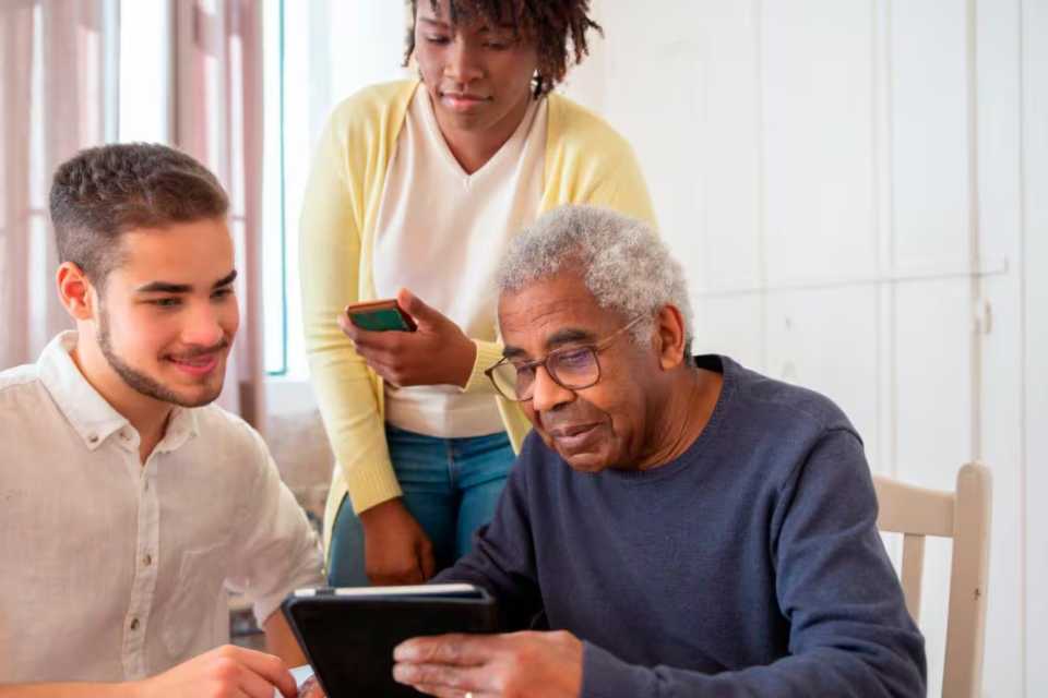 Google acercando Adultos Mayores a lo digital