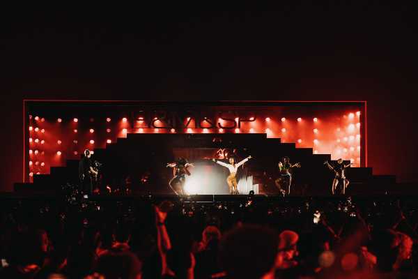 H&M llega a Brasil con Anitta