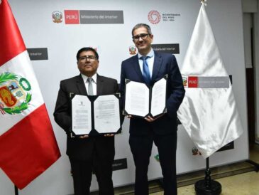 Ministerio y Anillo Vial firman convenio