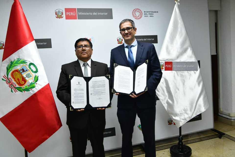 Ministerio y Anillo Vial firman convenio