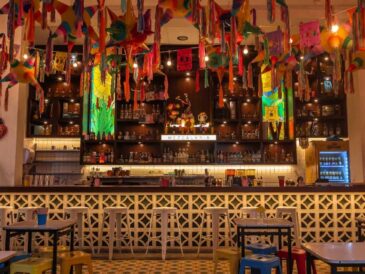 Peruanos creen que bares impulsan economía