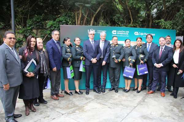 Policía gana vehículo de la AAP