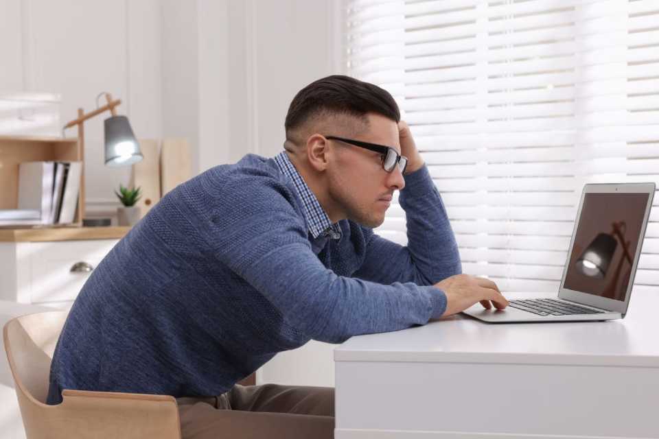 ¿Sabes qué es el love-bombing laboral y si lo estás sufriendo?