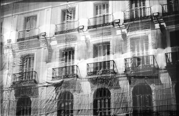 14 artistas exploran la fuerza del blanco y negro en Casa Tambo