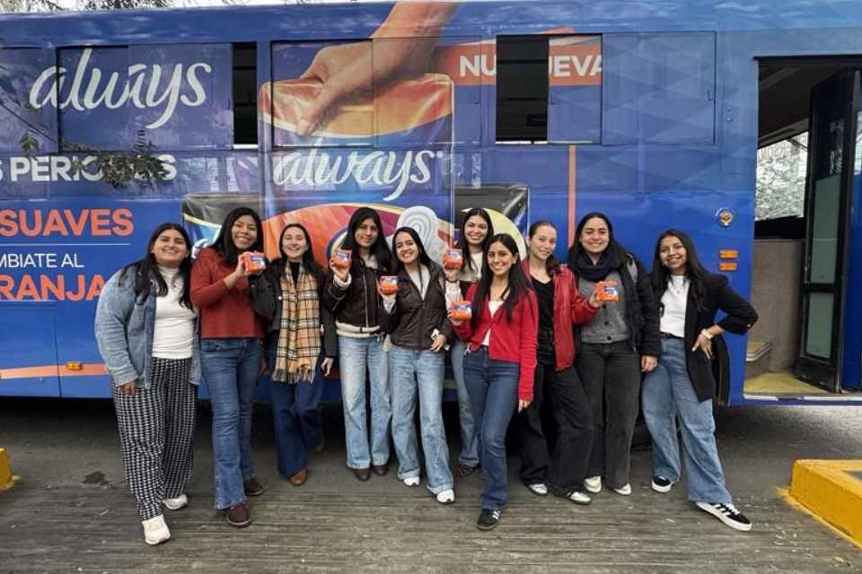 Always Naranja: nueva línea realiza activaciones promoviendo la comodidad durante la menstruación