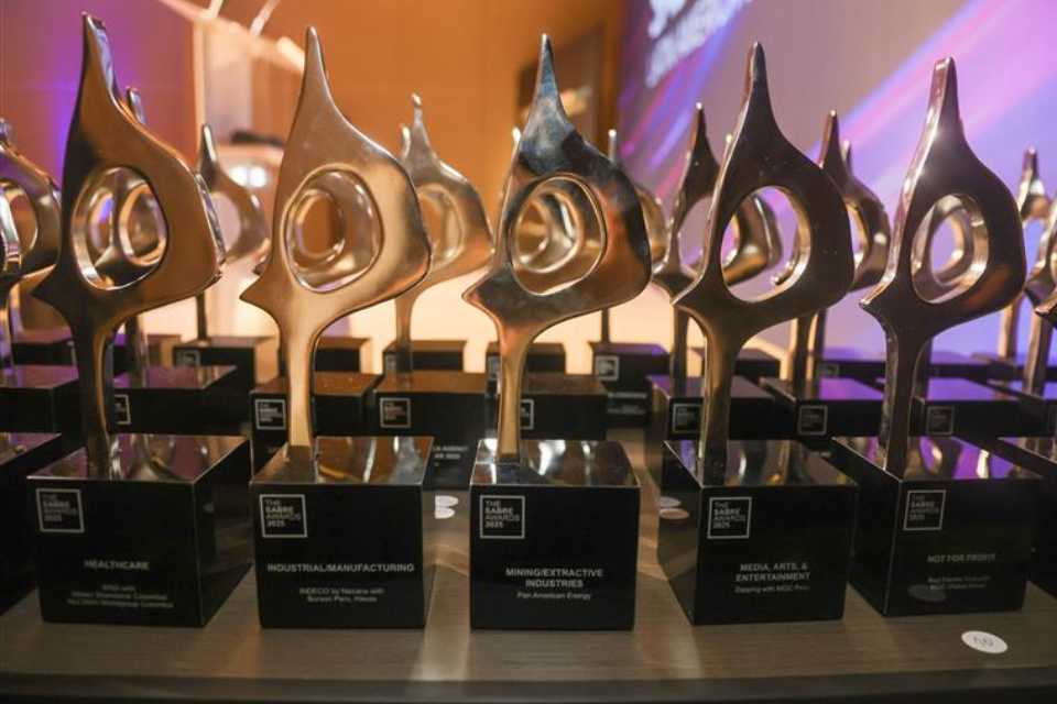 Burson Perú, Inca Kola e INDECO by Nexans, son reconocidos con dos premios en los Latin America SABRE Awards 2025