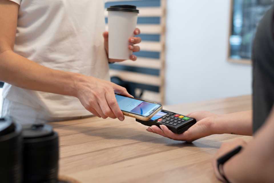 El 95% de limeños ya usa billeteras digitales: Experian revela cuánto gastan al mes en compras digitales