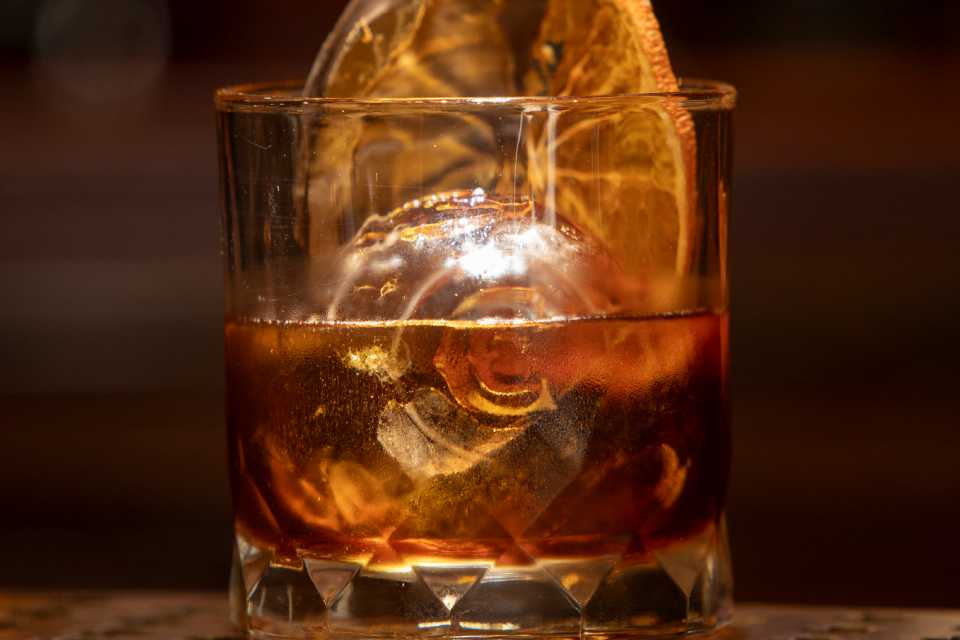 El Bar Inglés celebra la Semana del Negroni con experiencias únicas y música en vivo