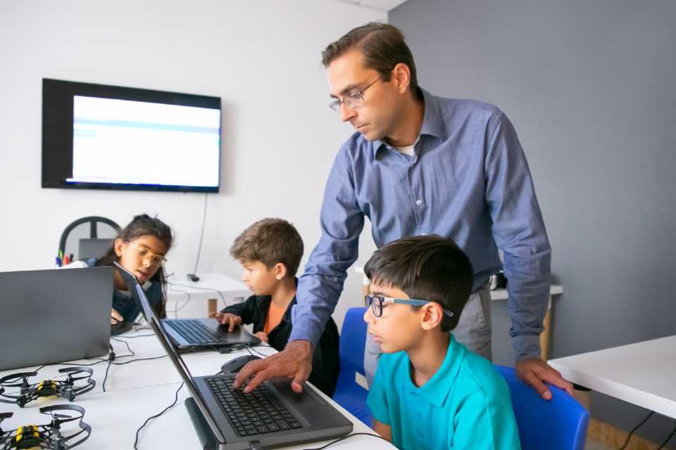 Riesgos invisibles del mundo digital en los estudiantes