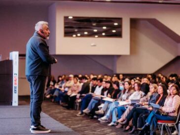 Sandro Meléndez presenta en Trujillo