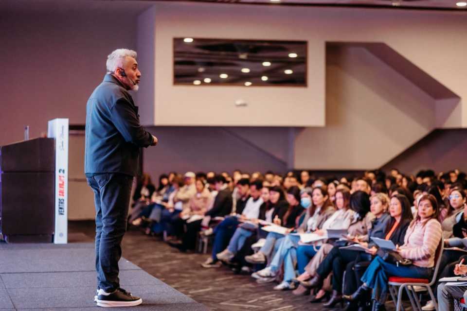 Sandro Meléndez presenta en Trujillo