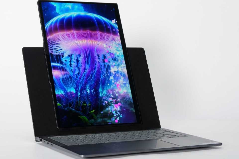 El revolucionario ThinkBook™ VertiFlex Concept se present