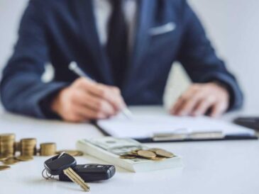 Caen precios de vehículos por el tipo de cambio