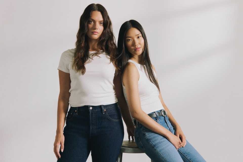 Del denim oscuro al claro: la transición perfecta