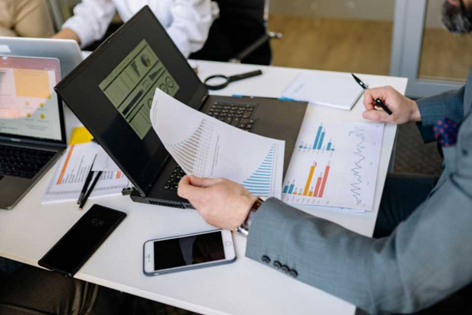 Desarrollo de software y aplicaciones de negocio