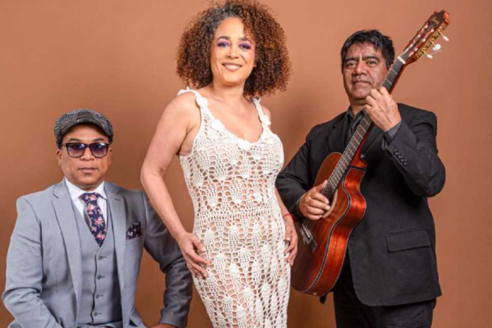 Ebelin Ortiz en homenaje a Victoria Santa Cruz