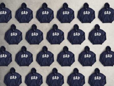 El Arch Logo Hoodie de Gap celebra tres décadas