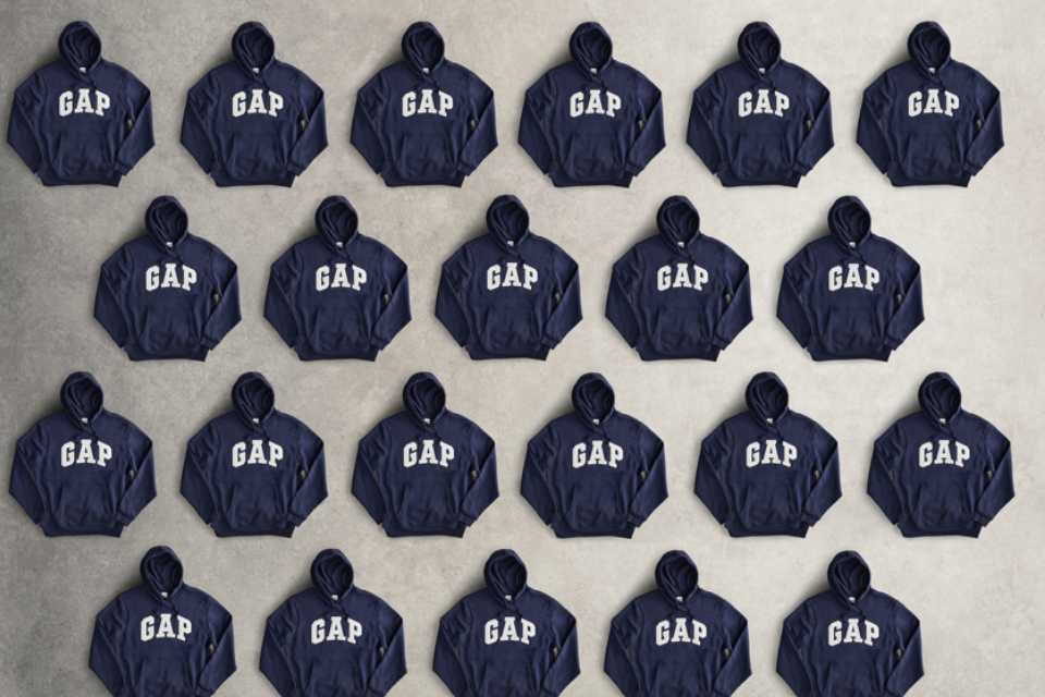 El Arch Logo Hoodie de Gap celebra tres décadas